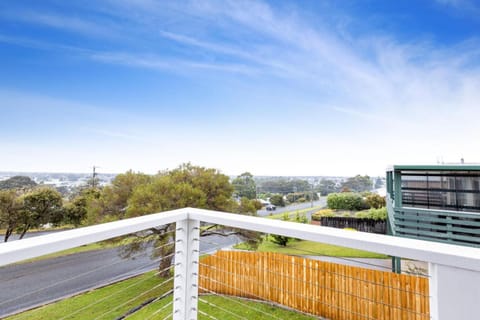 Coastal Crest House in Lakes Entrance