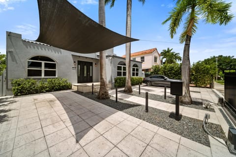 Miami Gucci Home with Pool & Great Location Villa in Coral Gables