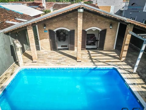 Casa com 3 suite e piscina no centro House in Caraguatatuba