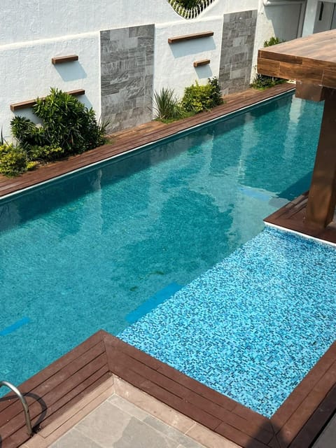 Swimming pool, Swimming pool