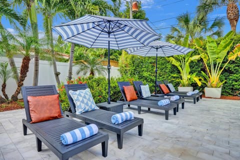 Patio, Balcony/Terrace, Seating area, Pool view, sunbed