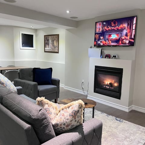 TV and multimedia, Living room, Seating area, Evening entertainment