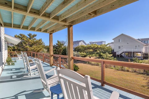 Daze Off House in Oak Island