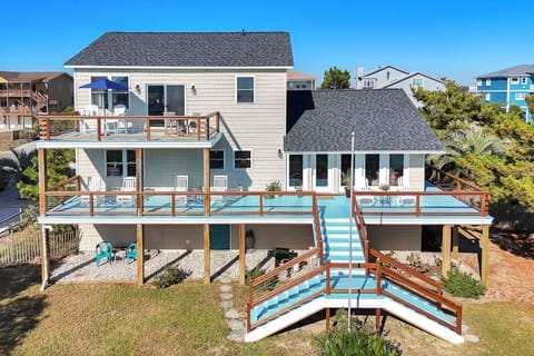 Daze Off House in Oak Island