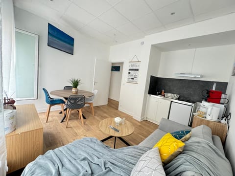 TV and multimedia, Kitchen or kitchenette, Living room