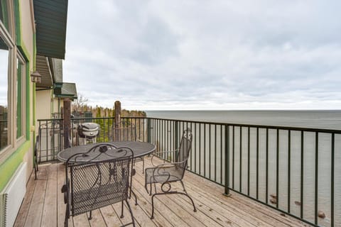 Pool and Lake Access Northern Lakes Retreat! Appartement in Two Harbors