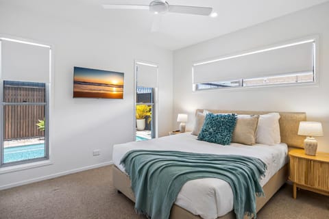 Premium 4-Bed Coastal Escape with BBQ and Pool Casa in Peregian Beach