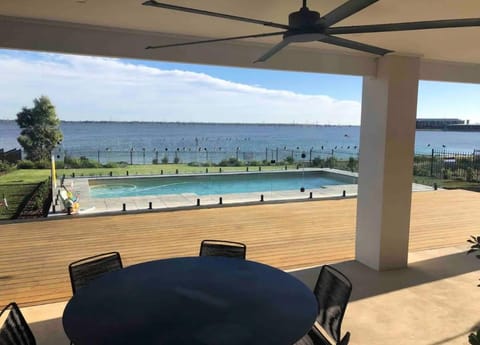 Lakehouse Casa in Yarrawonga