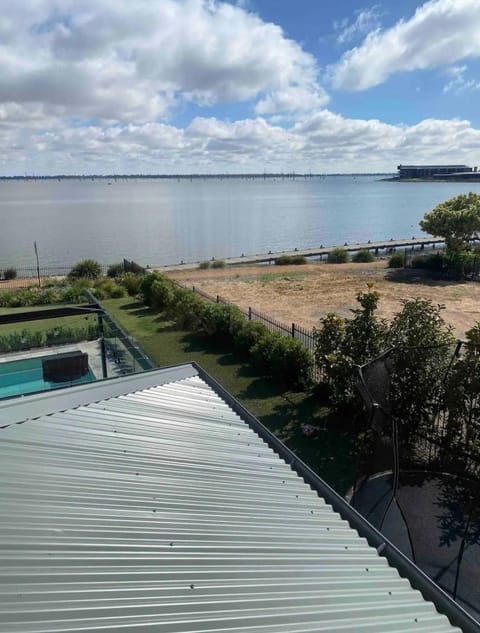 Lakehouse Casa in Yarrawonga