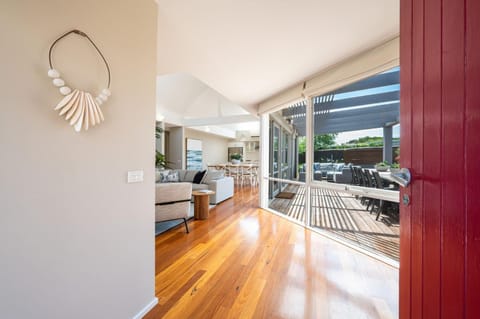 Kunahara Sorrento Luxe Stunner with Spa House in Melbourne Road