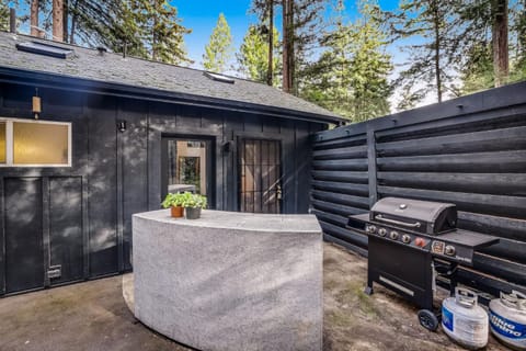 Artsy Retreat - Woodstove Grill and Patio House in Russian River