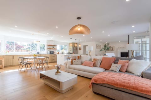 Modern Farmhouse on 1 Acre Lot Just Steps From Regional Park with Hot Tub House in Sebastopol