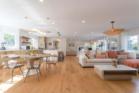 Modern Farmhouse on 1 Acre Lot Just Steps From Regional Park with Hot Tub House in Sebastopol