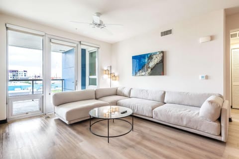 Chic 2BR Condo Retreat in the Heart of WeHo Apartment in West Hollywood