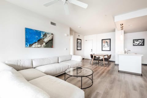 Chic 2BR Condo Retreat in the Heart of WeHo Apartment in West Hollywood