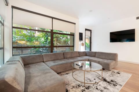 Stylish 2BR Modern Luxury Retreat in Hollywood Apartment in Hollywood