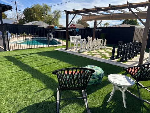 Papago Adobe- Backyard Oasis near Old Town, Pool, Hot Tub and Dogs Welcome! House in Scottsdale