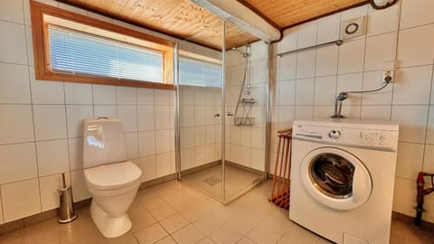 Shower, Toilet, Bathroom, washing machine