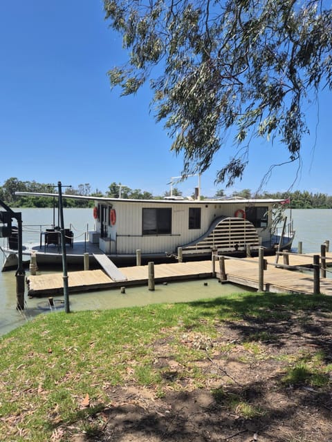 Paddle Wheeler Lilian Docked boat in Mannum