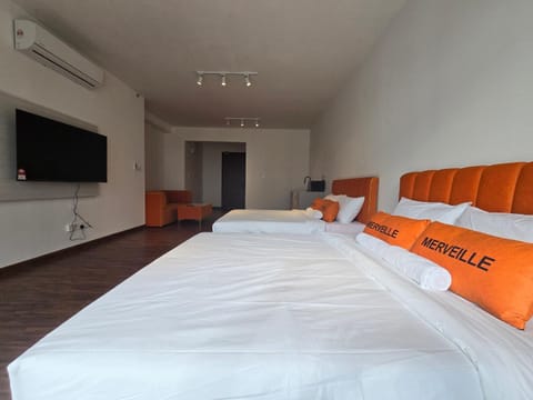 Communal lounge/ TV room, Bed, TV and multimedia, Photo of the whole room, Evening entertainment, Bedroom, air conditioner