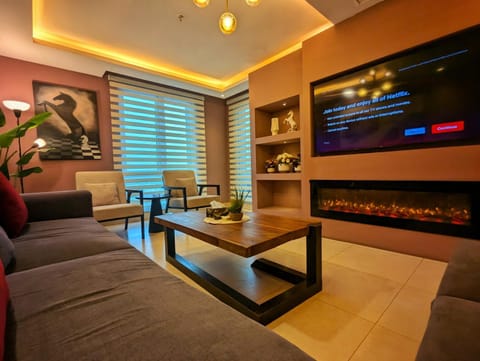 Communal lounge/ TV room, TV and multimedia, Kitchen or kitchenette, Living room, Seating area, Evening entertainment