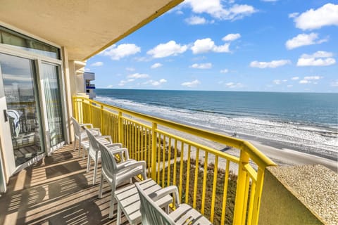 View (from property/room), Balcony/Terrace, Beach