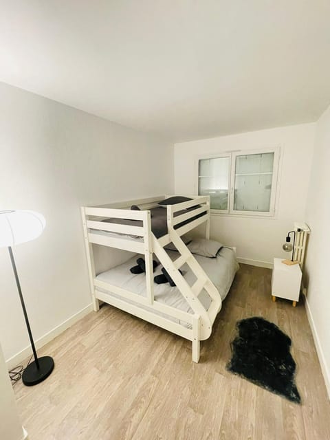 Bed, Photo of the whole room, Bedroom, bunk bed