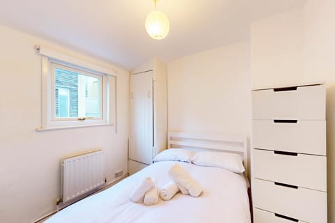 Tranquil 2Bed With Communal Garden near Train Station House in London Borough of Southwark