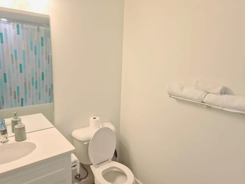 Entire one bedroom suite in Saskatoon, Canada with private entrance Apartment in Saskatoon