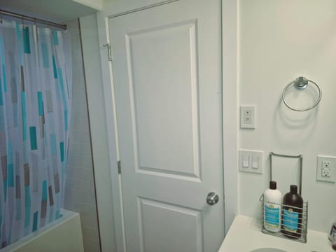 Entire one bedroom suite in Saskatoon, Canada with private entrance Apartment in Saskatoon