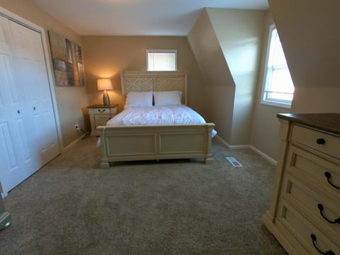 Bed, Photo of the whole room, Bedroom, wardrobe