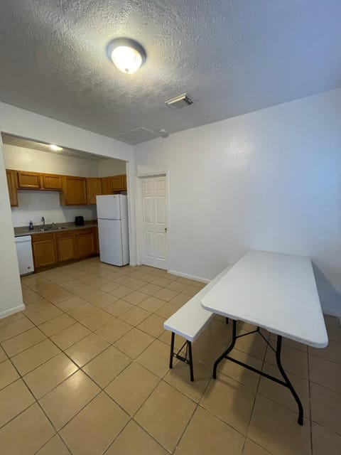 Kitchen or kitchenette, Dining area, oven, stove