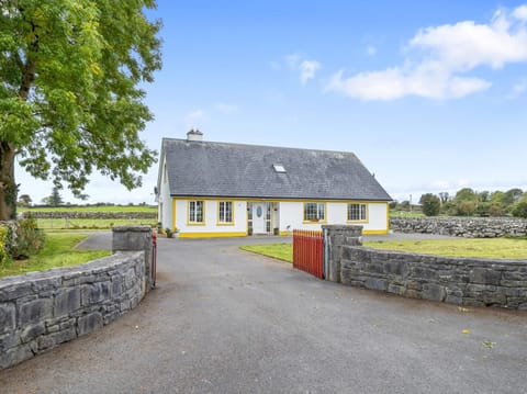 Property building, Facade/entrance, Off site