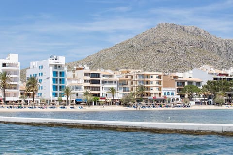 Property building, Day, Neighbourhood, Beach