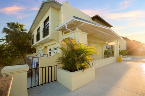 Property building, View (from property/room), Balcony/Terrace