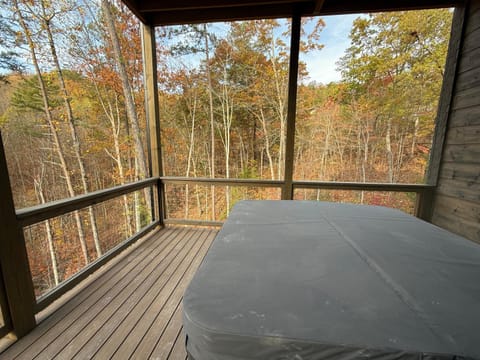 Wild Card Waters Luxury Pool Cabin with Hot Tub Game Room and Sleeps 26 Near PF House in Sevier County