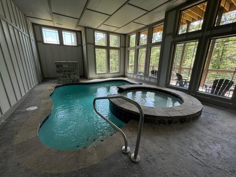 Wild Card Waters Luxury Pool Cabin with Hot Tub Game Room and Sleeps 26 Near PF House in Sevier County