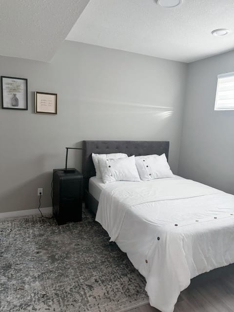 2 Bedroom Basement Suite Apartment in Edmonton