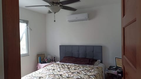 Bedroom, air conditioner