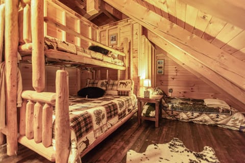 HotTub, Gym, Theater, PetFriendly, 8min to slopes! Chalet in Basye