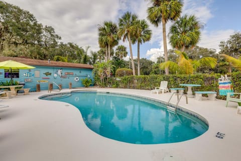 Steps to Lake Okeechobee Cabin with Pool Access! Maison in Lake Okeechobee