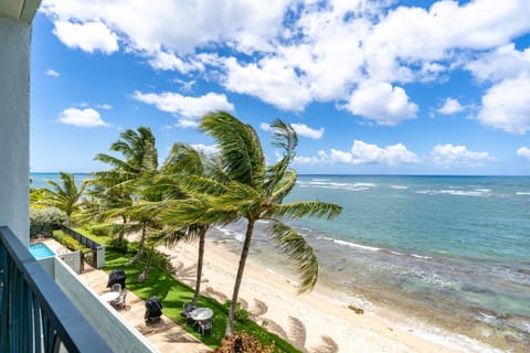 Sunset Shores - Waialua Oceanfront Retreat Appartement in Mokuleia