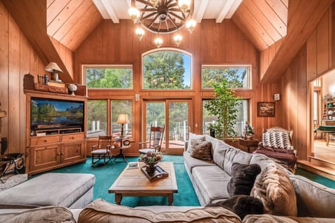 Navigate Stays Best Dressed Lakefront Home House in Lake Arrowhead