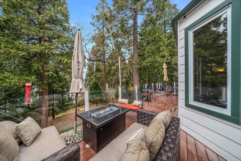 Navigate Stays Best Dressed Lakefront Home House in Lake Arrowhead