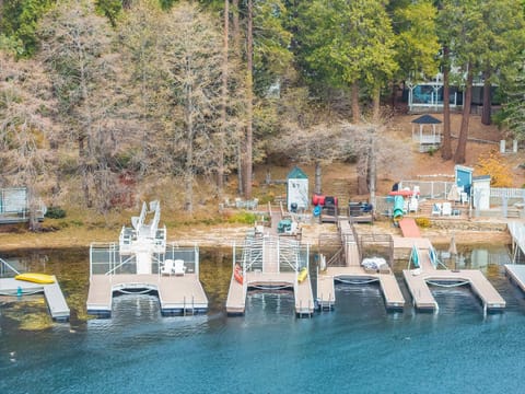 Navigate Stays Best Dressed Lakefront Home House in Lake Arrowhead