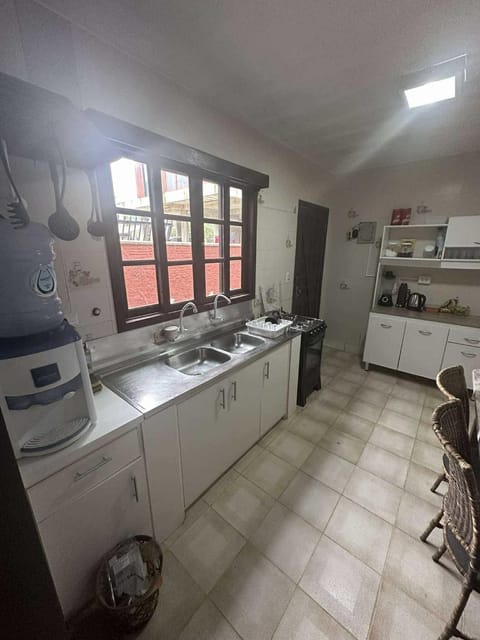 Kitchen or kitchenette, Dining area, dishwasher, pet friendly