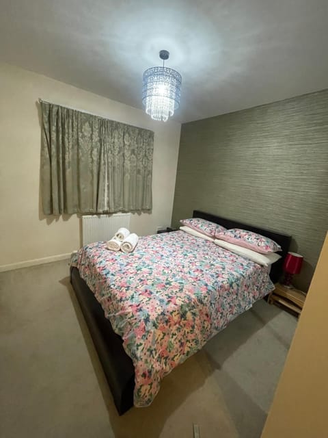 Long term 4 bed workers Home Apartment in Aberdeen