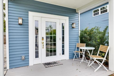 Cozy Tiny Home with Pool - "Sandy" Casa in Dunedin