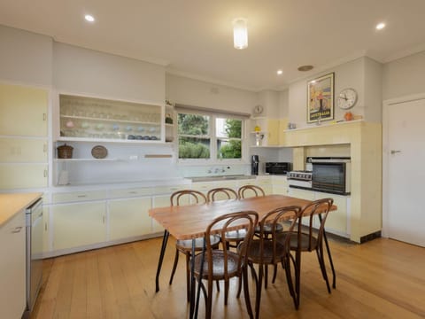 Retro Retreat House in Warrnambool