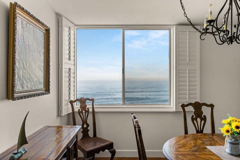 Waterfront Condo Unmatched Views and Prime Location House in La Jolla